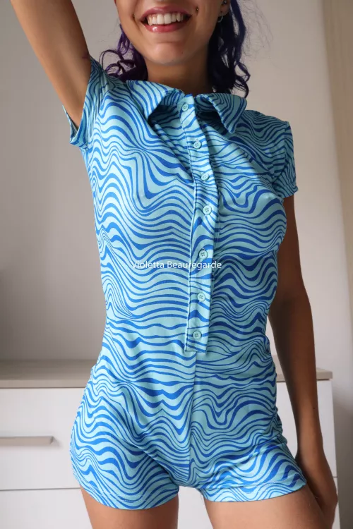 I bet you can see those little dots even thru the pattern of the bodysuit :) [f]