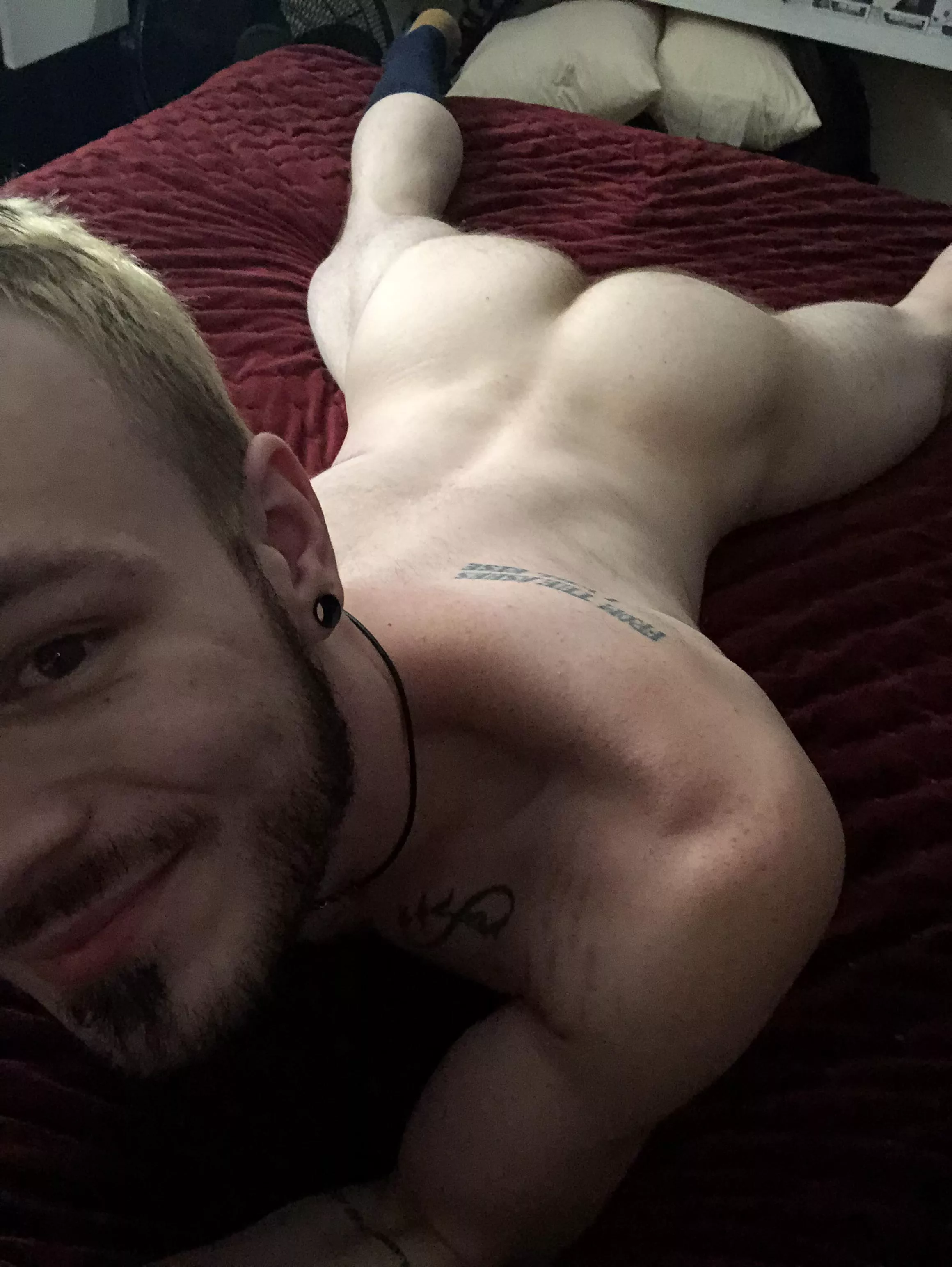 I could use some butt rubs and ass poundings 🤤