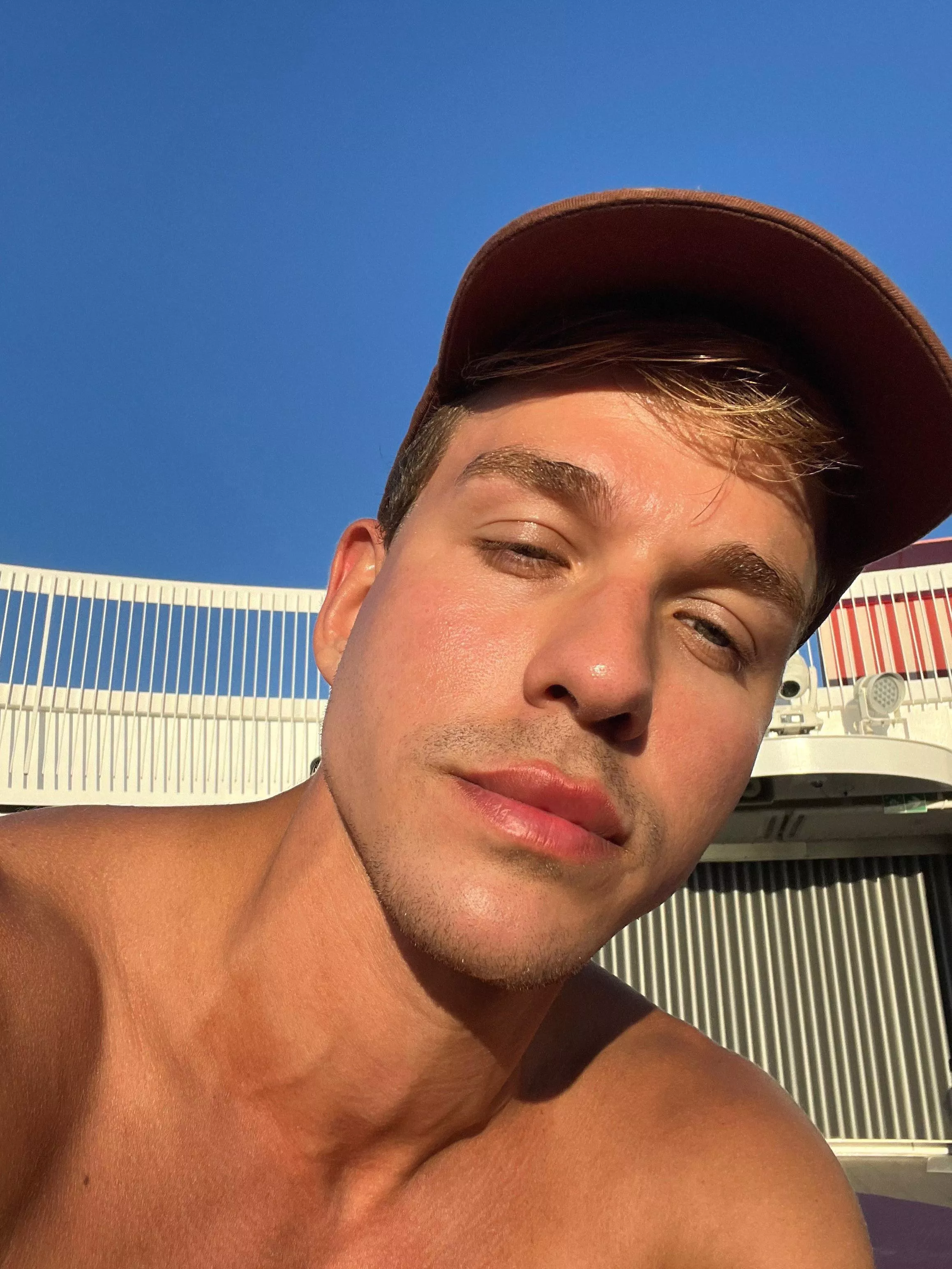 Just came back from my vacations super tanned👀 what do you think guys?