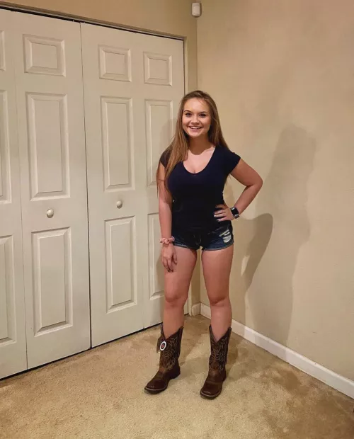 My little 19yo slut. Have plenty of pics / vids. Dm with a sample of similar. Not tele / Kik. Must show face also. We’re real and you should be also.