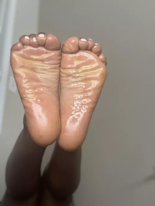 Oily soles 😏