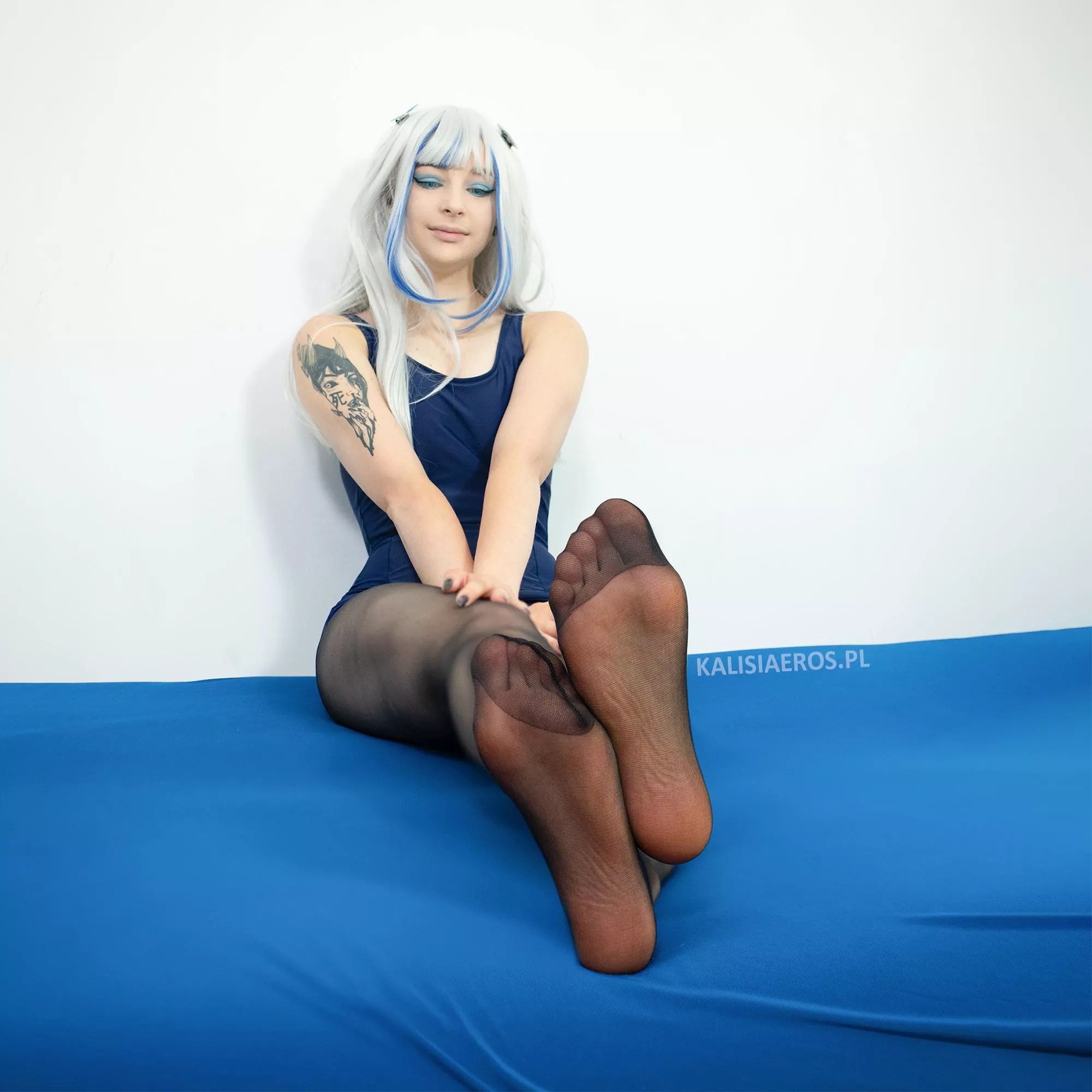 swimsuit and black pantyhose (kalisiaeros)
