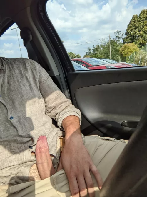 Today in the supermarket parking... I was hoping for a mouth 👄