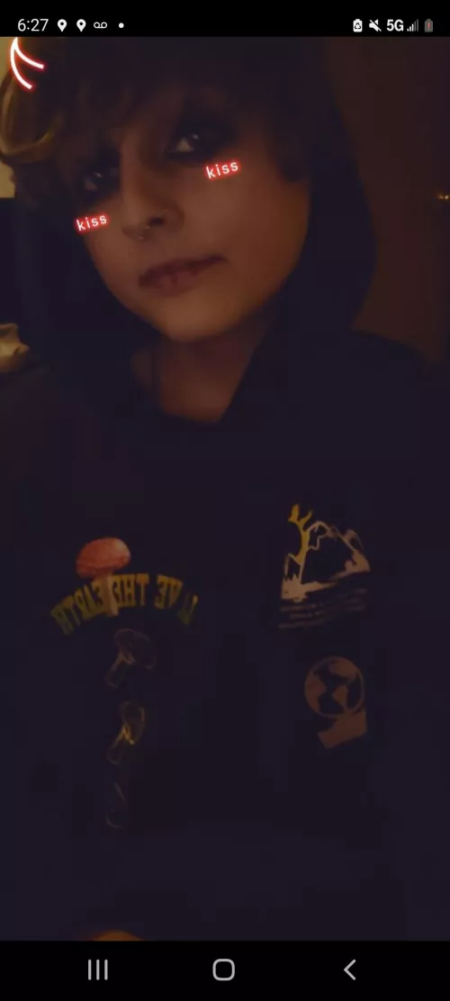 who needs a cuddle buddy to watch scary movies w during spooky szn?😄👉👈