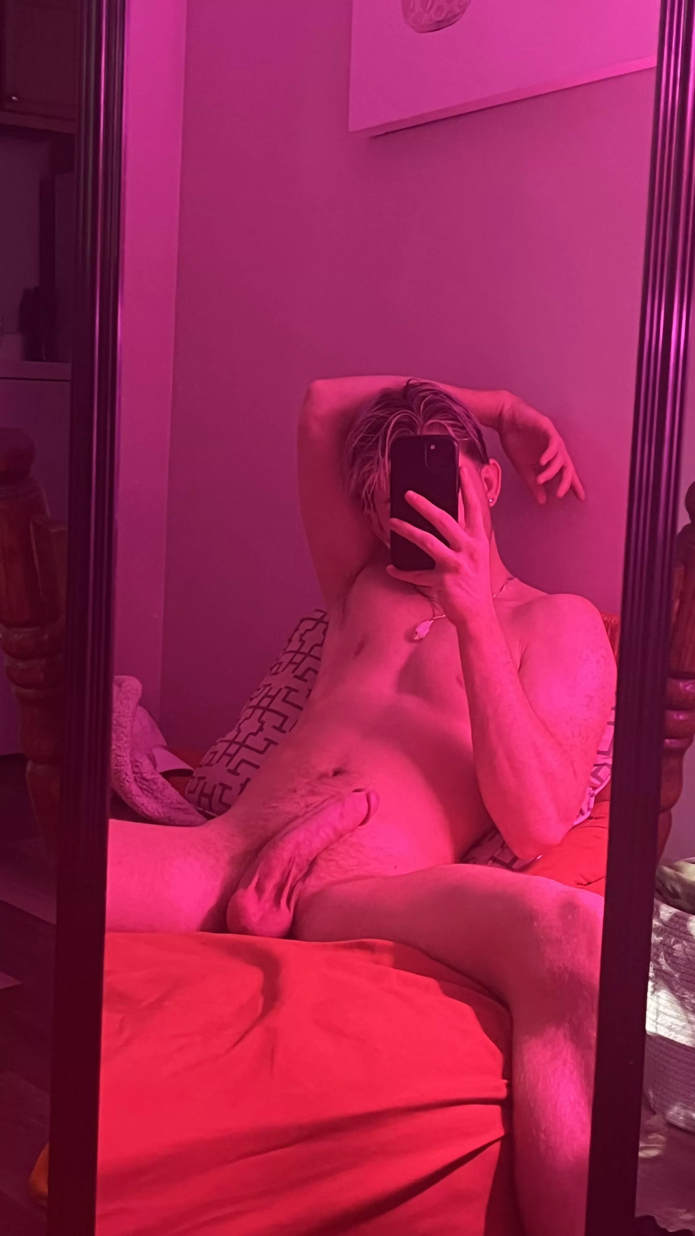 😈