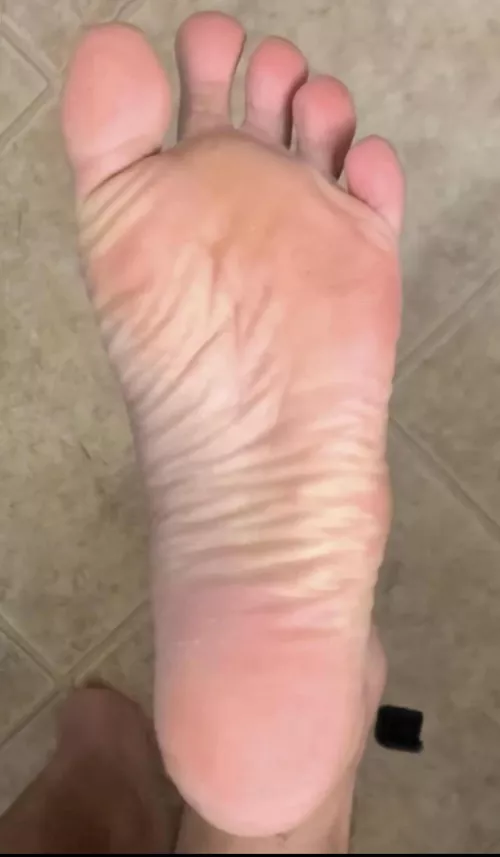 25m Connecticut - I want a man to suck on my toes while I wiggle them in your wet mouth hmu to meet up (Serious people only) I’ll do it for free I just enjoy it so much. Slide to see all 5 pictures