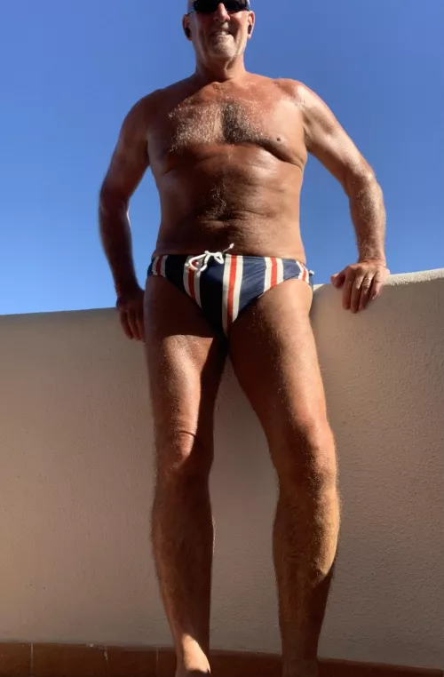[57] Tanning on the balcony ☀️