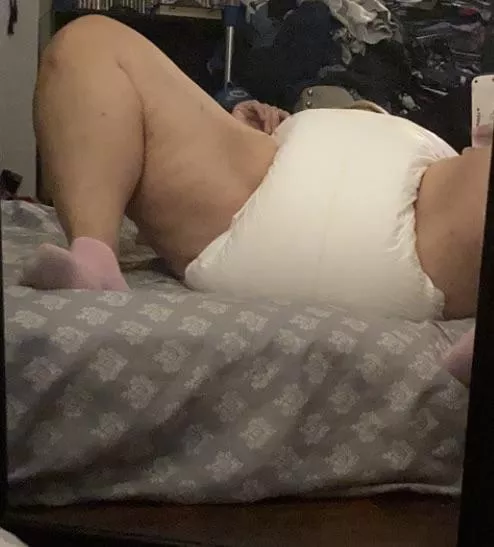Diapered so thick I can’t close my legs 🥴