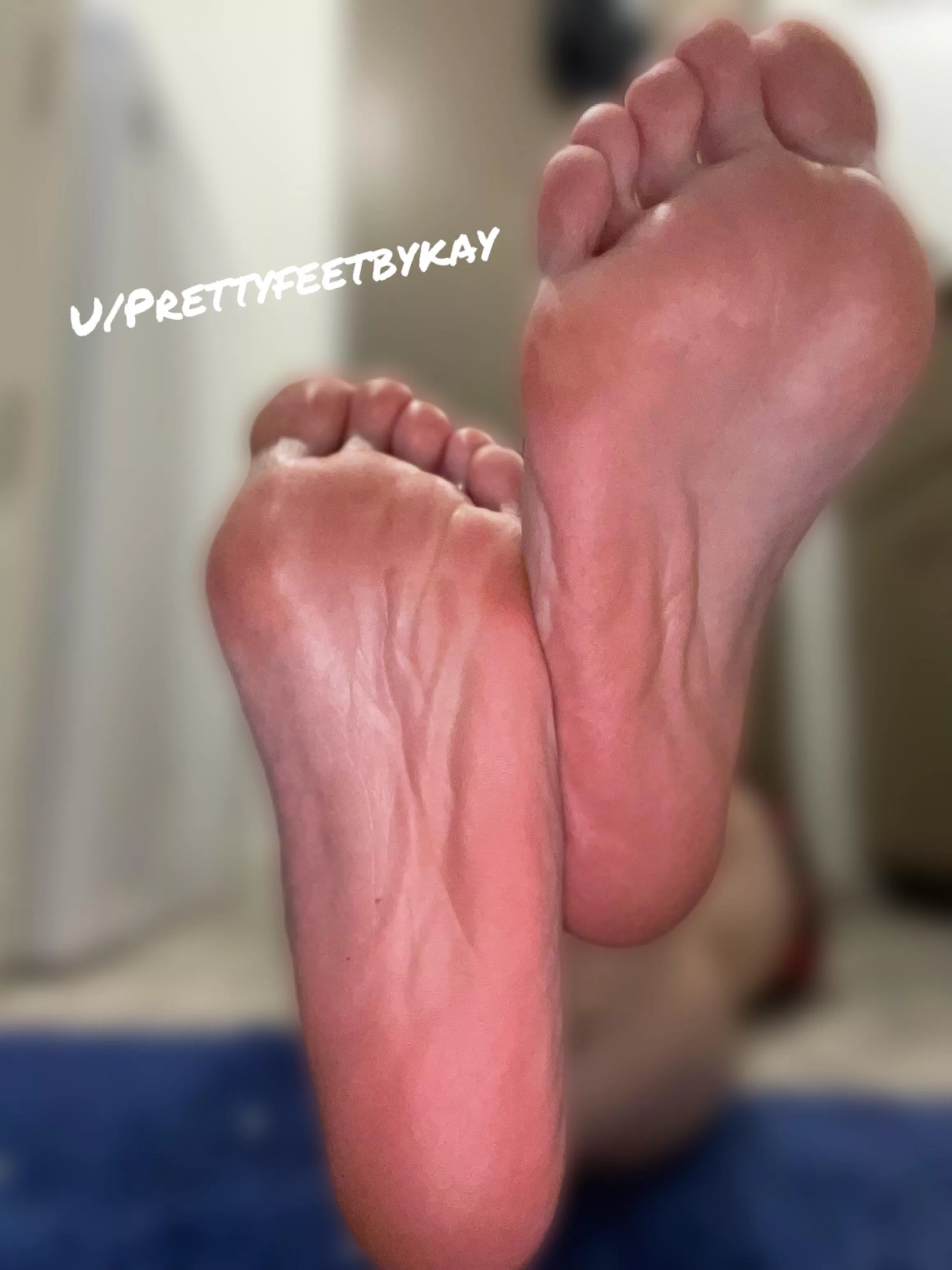 How’s my soles look 💋