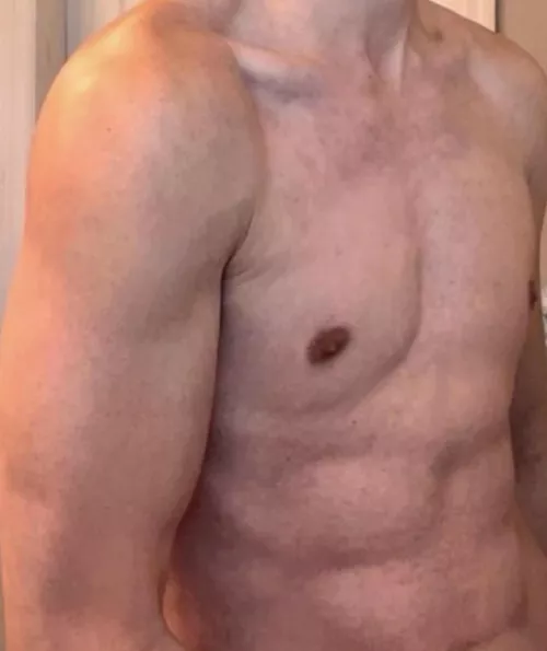 I got this body from gaming. I am the GOLDEN TWINK of gaming 😉