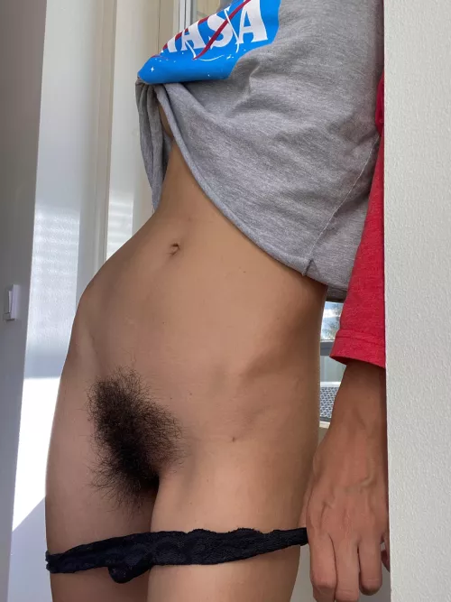 I had a feeling you guys would appreciate my very hairy pussy today…