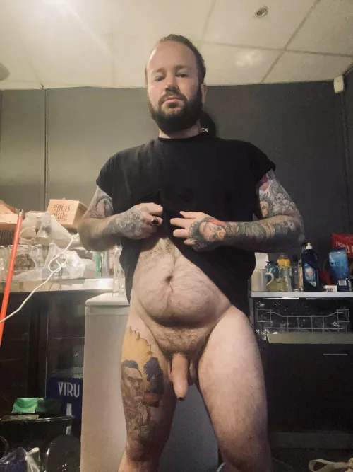 Keeping cool. Excuse the mess. 31/08/22.