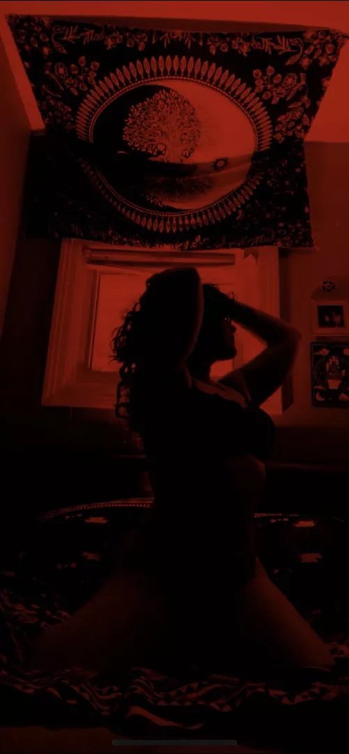 Welcome to the red light district 😈🥵😇 DM me 😘 link below