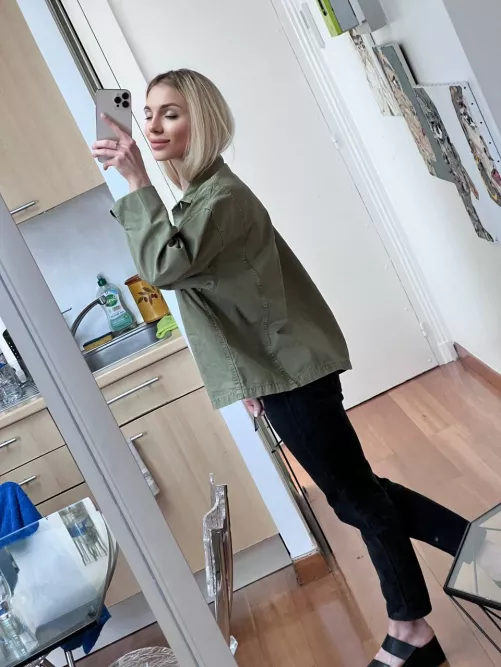 wish i had a little slave to do my chores for me🥺