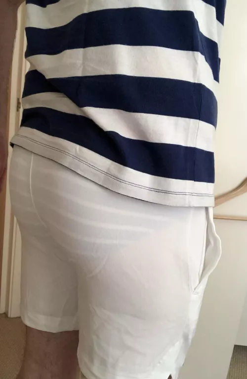 Work from home again today. I’m still clinging onto my tennis shorts (Adidas ones today) even if there’s a chill in the air. Hence swapping the jock for some stripy briefs.