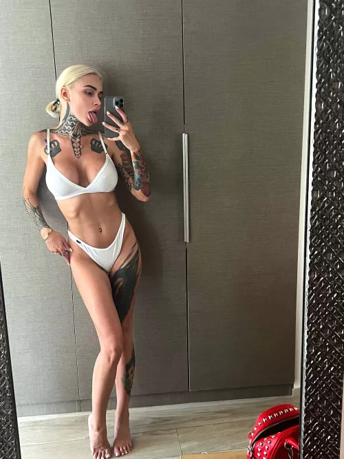 would anyone still fuck me without all my makeup on? i feel like i look so bad without it?