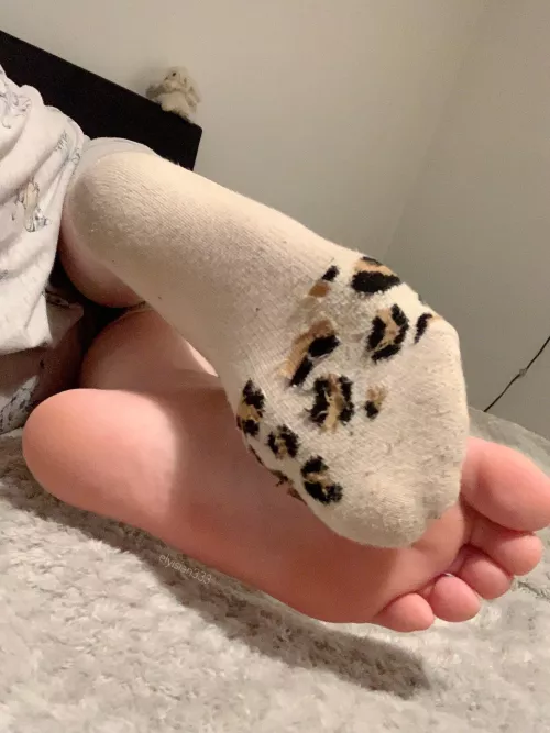 [20F] Should I keep them on or would you like to take them off? 🤤