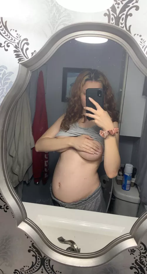 Help me gain confidence to post on my OF 😩 link in bio if you wanna support 😘