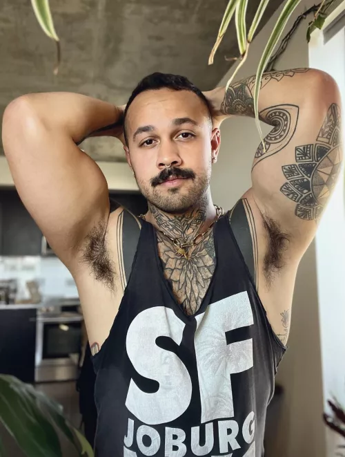 Hug muscles are coming in nicely. Who needs one?