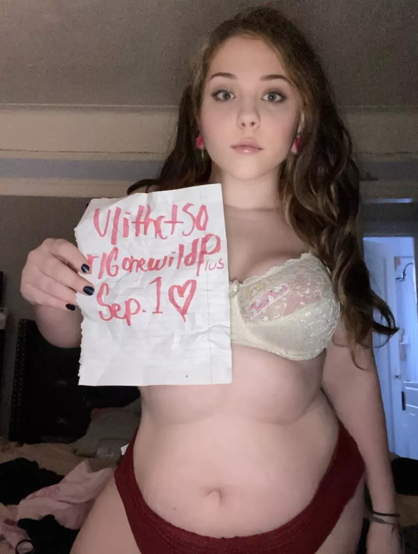 I just wanted to share my verification because i thought i looked super cute! π But my kitty scratched my boob π₯Ί I just wanted to share my verification because i thought i looked super cute! π But my kitty scratched my boob π₯Ί