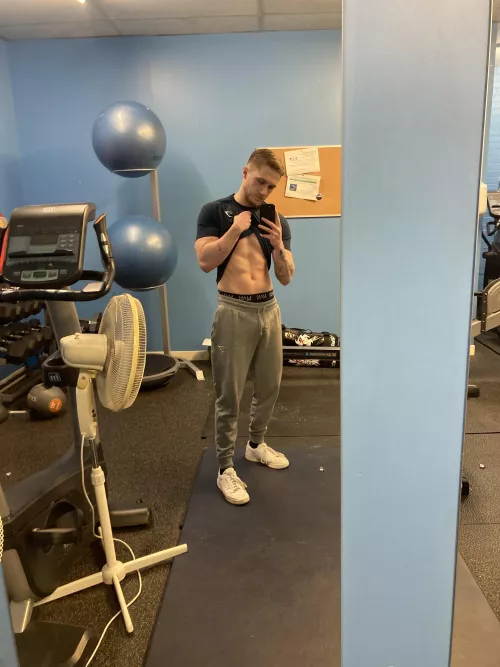 Introducing the new forearm scar I obtained.