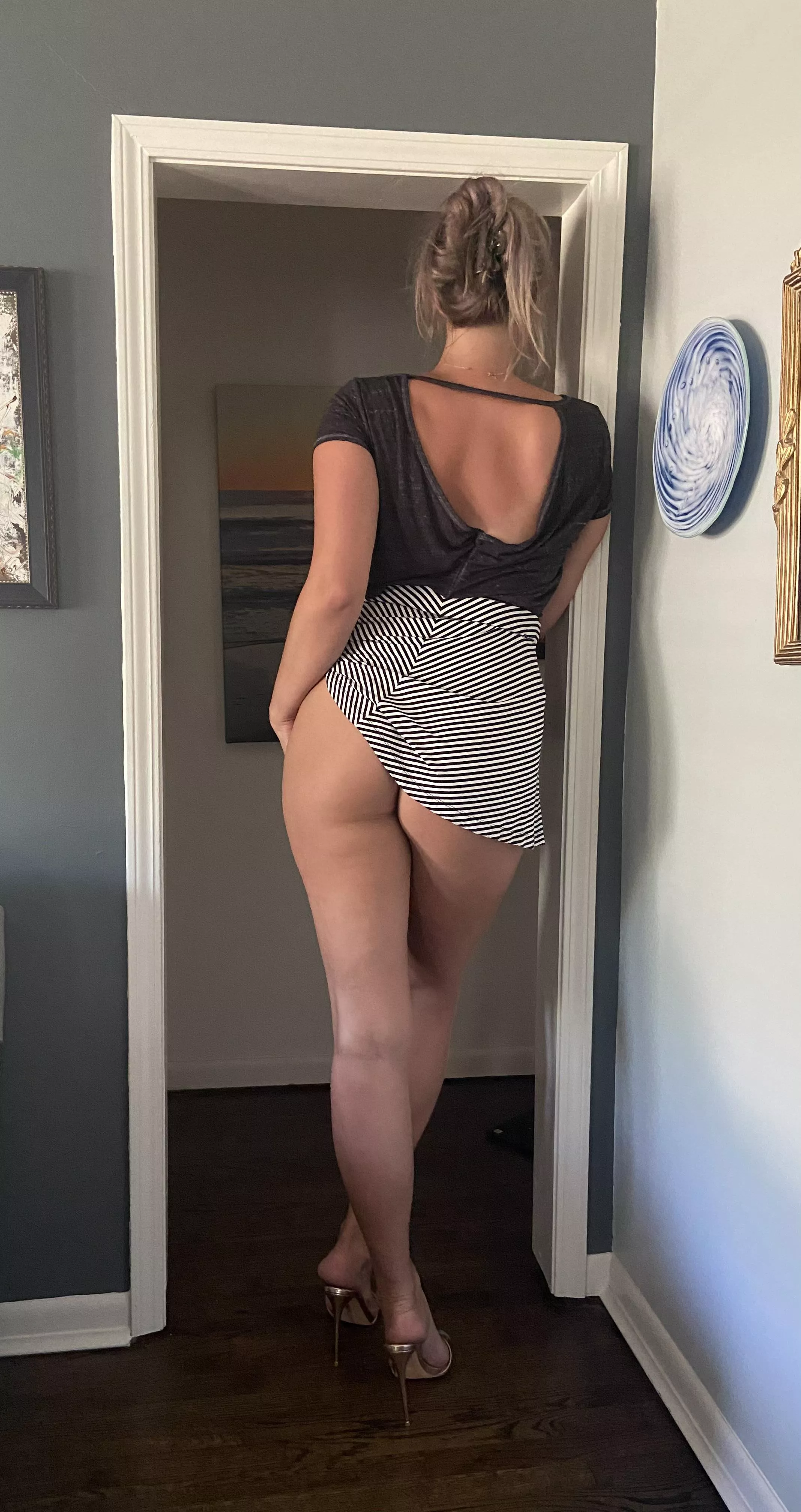 Let me tower over you 😈 [f]