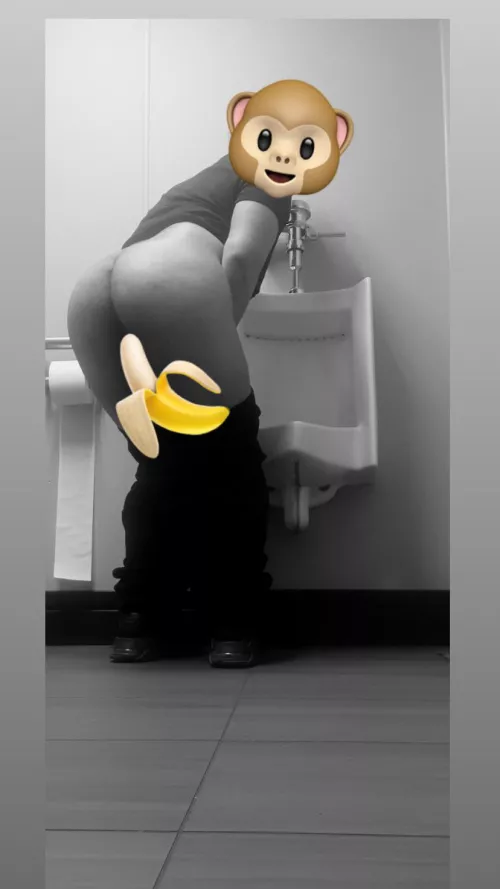 LOVE WAITING FOR WHITE MEN IN THE BATHROOM AT WORK 😈💦💦 ready to be used 🥴