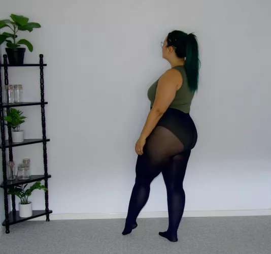 My legs are just stunning in these tights.