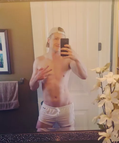 One last beach weekend before hibernation begins 🌴🌺🍍