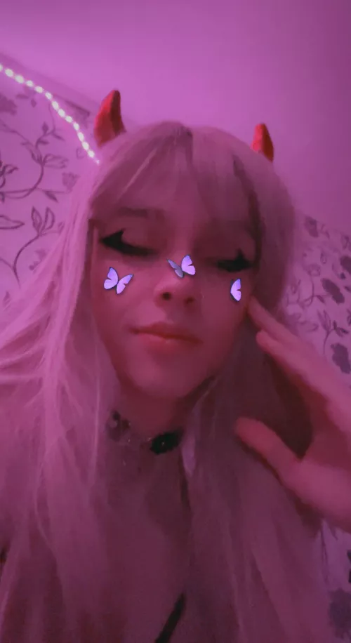 Thanks for the comments yesterday, everyone is so nice, so here is another one :3