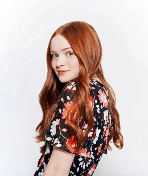 Who wants to watch me cum for Sadie Sink or Rachel Zegler?