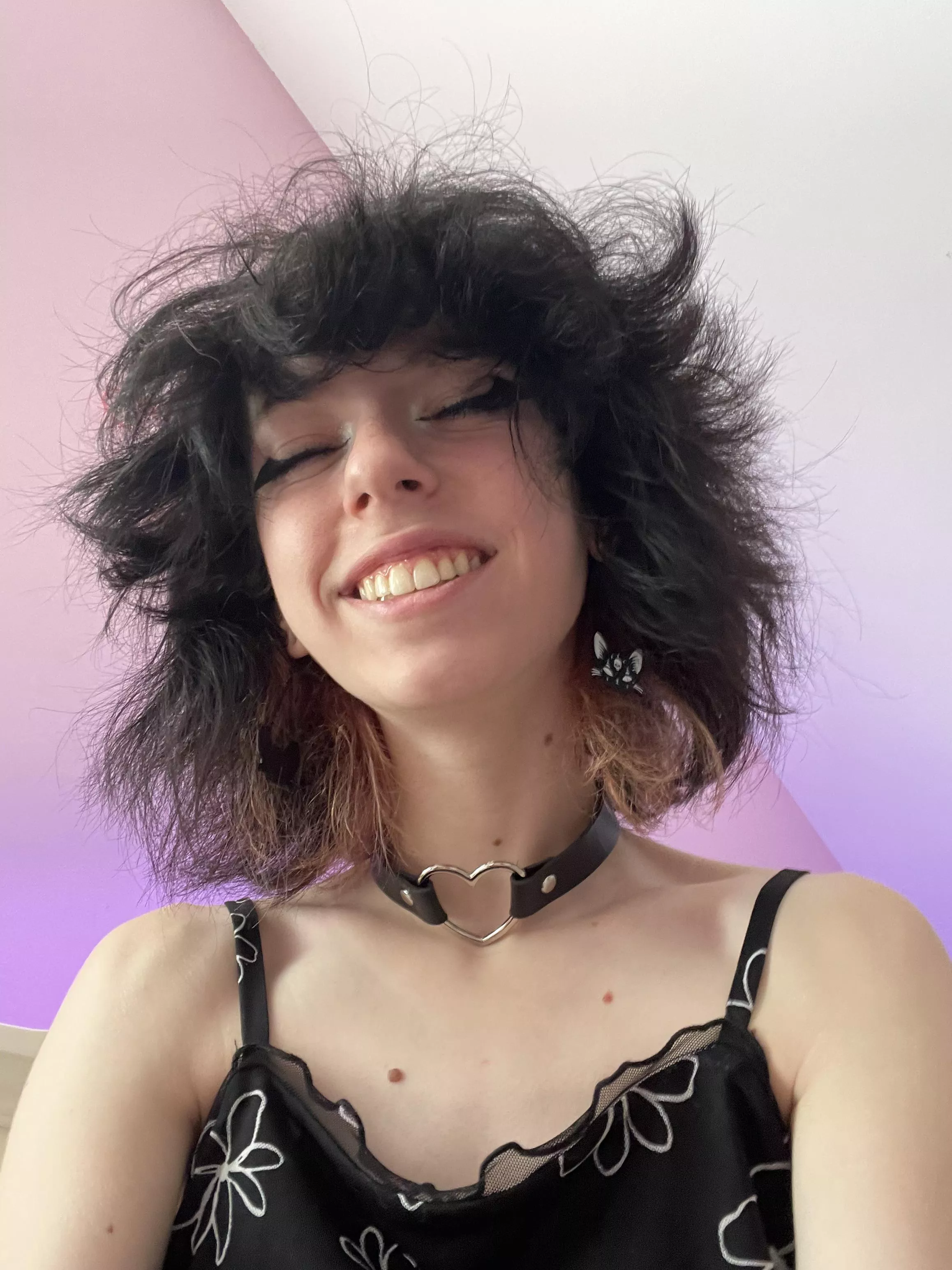 :> ♥️