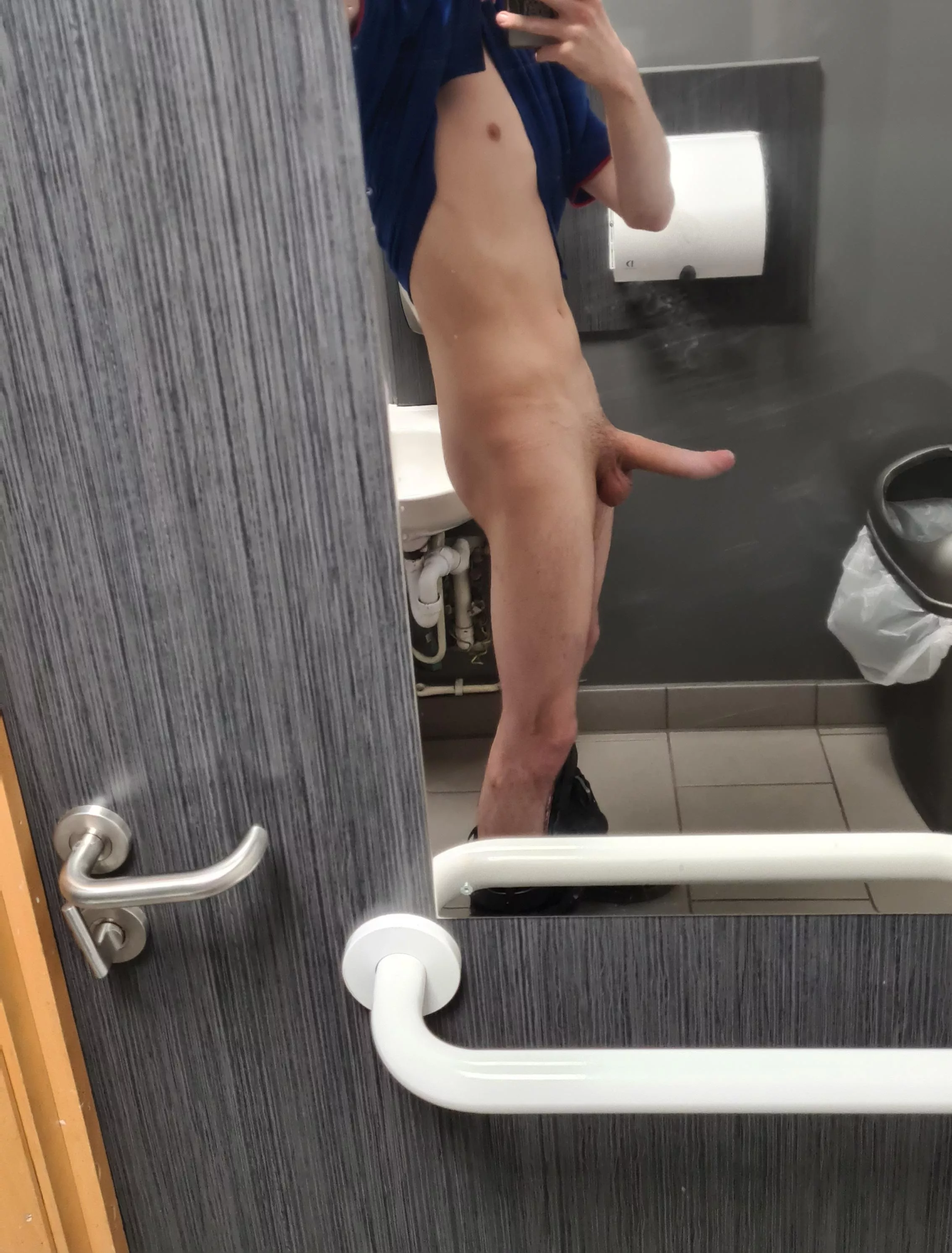 23 (m)