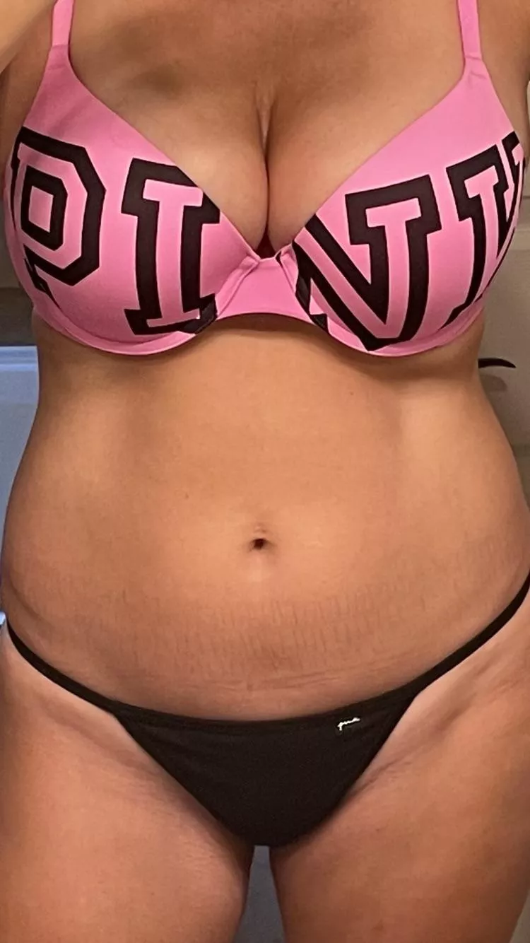 9/3/22: VS bubblegum PINK w/ licorice string (NSFW)