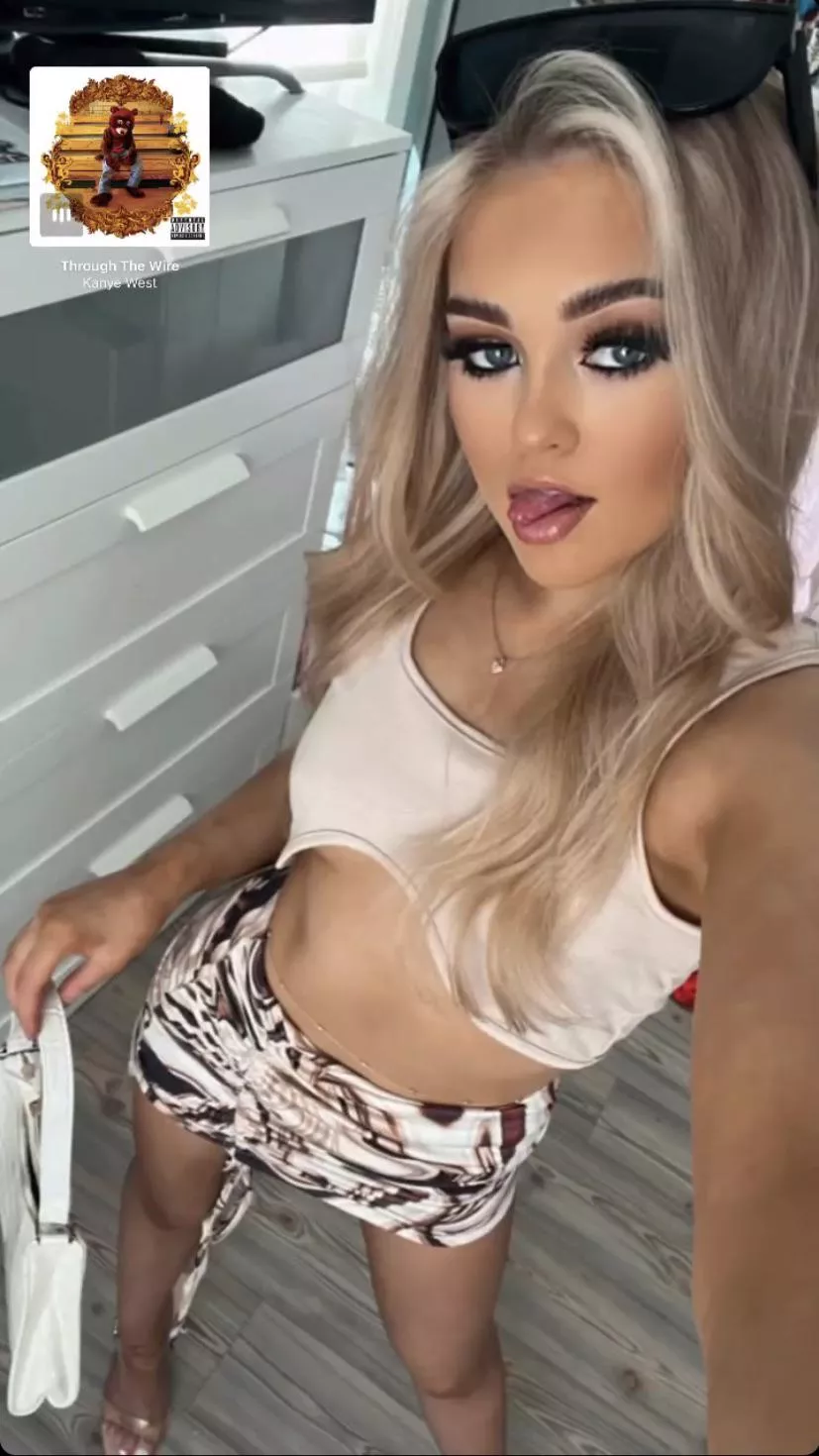Blonde slut