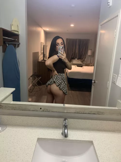 Boys have fat asses too i just happen to be feminine 😳