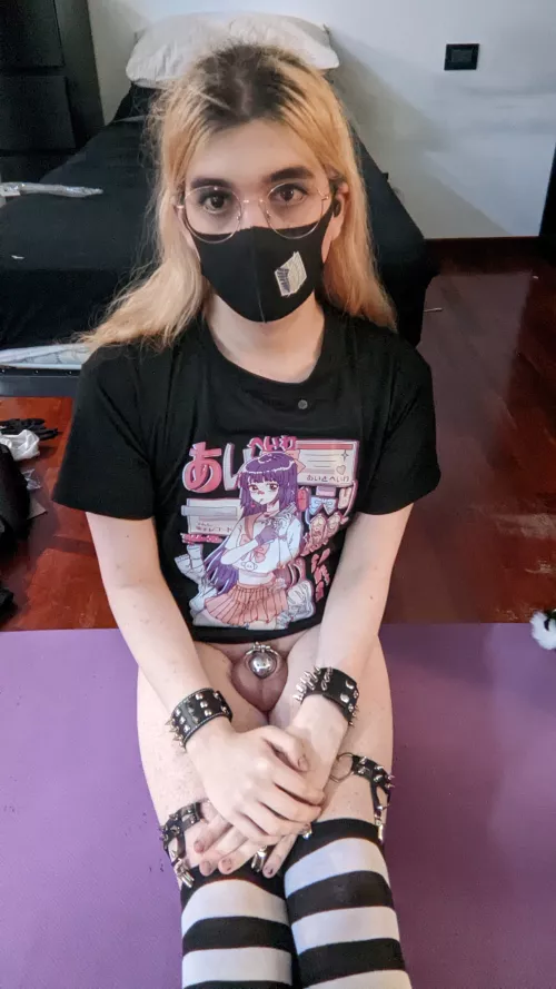 fun fact, i love being micro caged by my partners 😏🖤