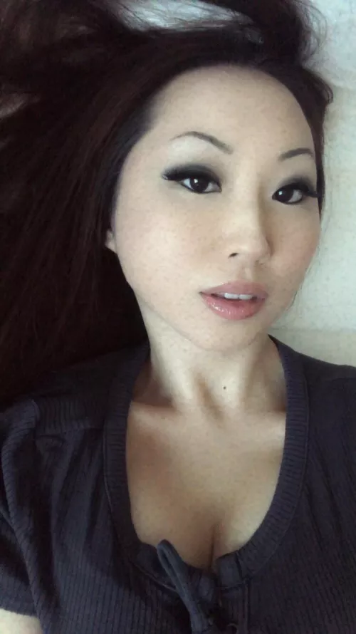 in the stars of her black eyes.. 🕷🐈‍⬛🌙