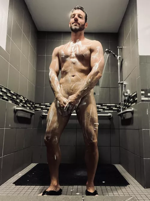 [M]y gym shower has the best lighting for photos 😏