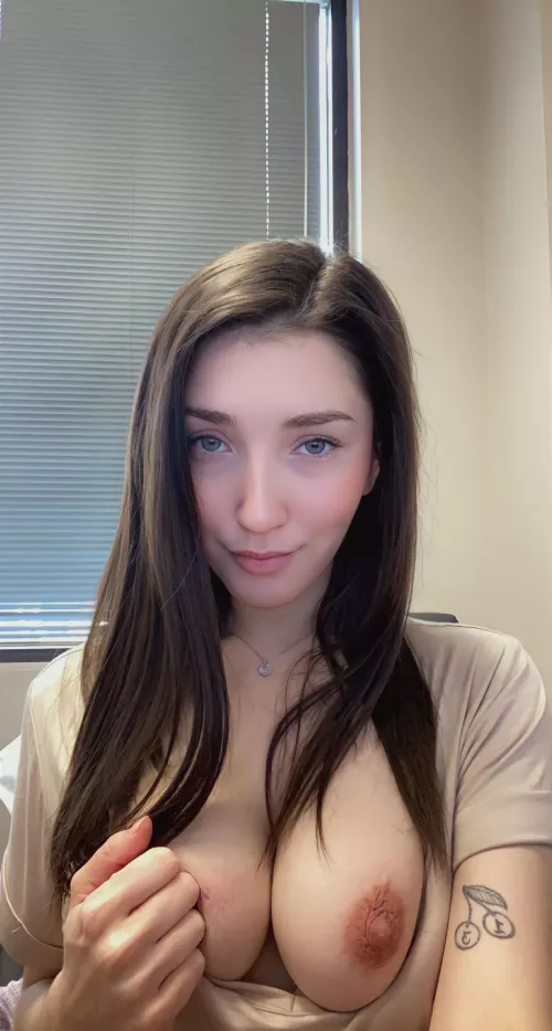 not to brag or anything but i got employee of the month 😆