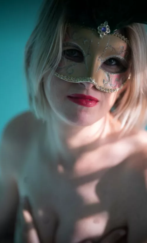 red lips� you know there�s going to be trouble