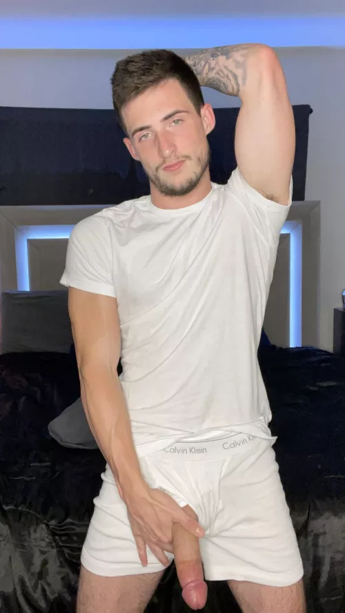 Cum check out my OF w/ 300+ photos and 70+ videos😏 link below ⬇️ top 1% 😘♥️