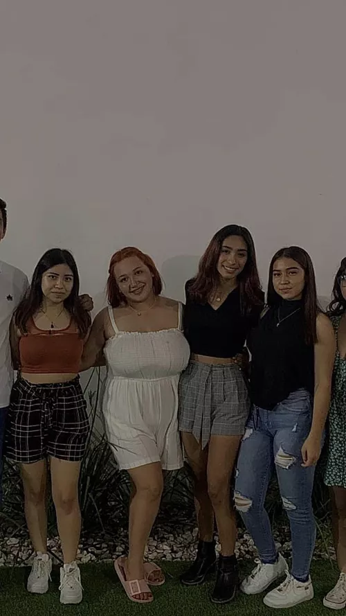 I’m the one in white. is there a size difference?😅