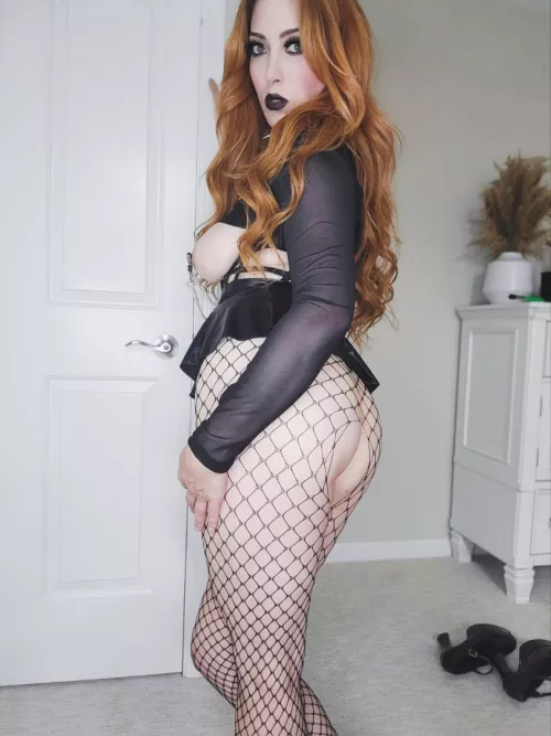 Just a little Gothic redhead.