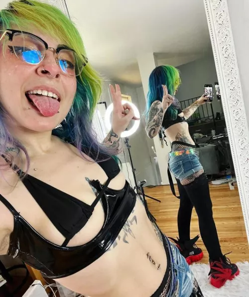 k.i.k belindakaren31 Am into orgasm denial, worship & face sitting,femdom, worship, bondage, chastity, ass worship, strapped on, role play, feet, toilet humiliation