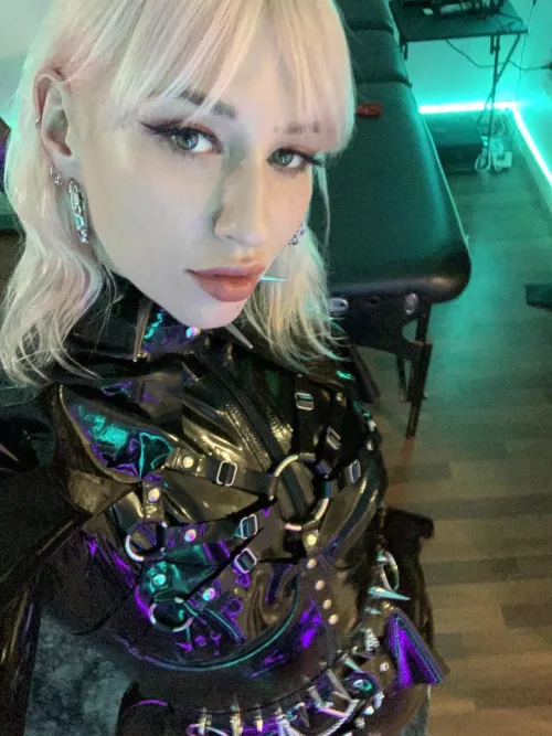 Layers upon layers of rubber all of the time 💅🏻[f]