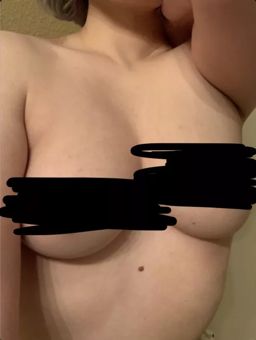 MF4A Looking for people to talk about how them and their friends would use my [24] gamer wife for breeding, more disgusting your description = more nudes of her, dm here