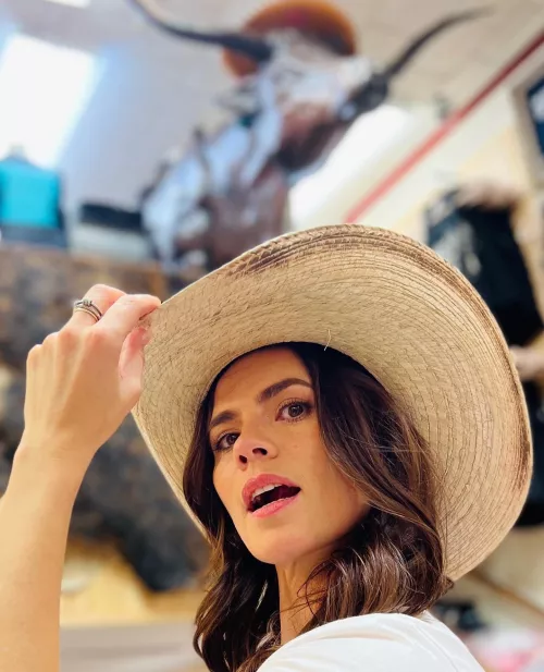 Need someone to play as Hayley Atwell for me in a quick rp.