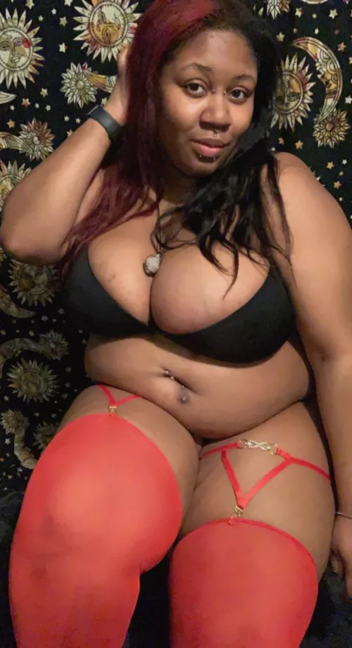 Nice plump belly and belly button!