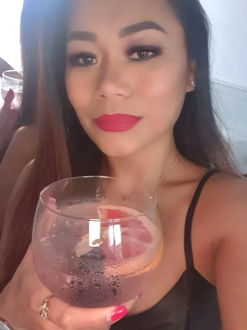 Pre- drink .It's G&T ( pear flavoured gin) ,fever tree tonic.And some fresh fruits.